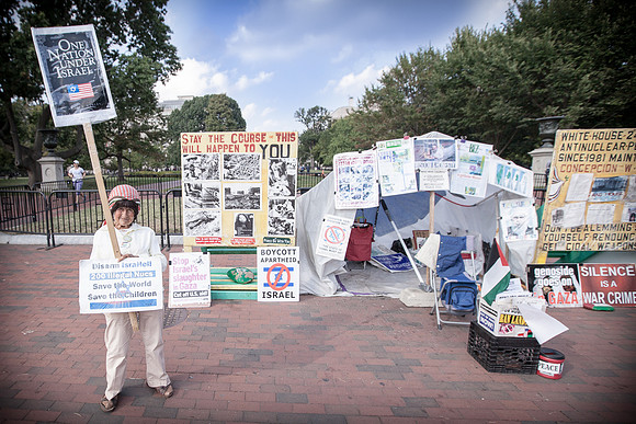 Concepción Picciotto, auch Conchita oder Connie, (* ca. 1935 in Vigo, Spanien als Concepción Martín; † 25. Januar 2016[1]) lebte seit dem 1. August 1981, aus Protest gegen Atomwaffen, gegenüber dem We
